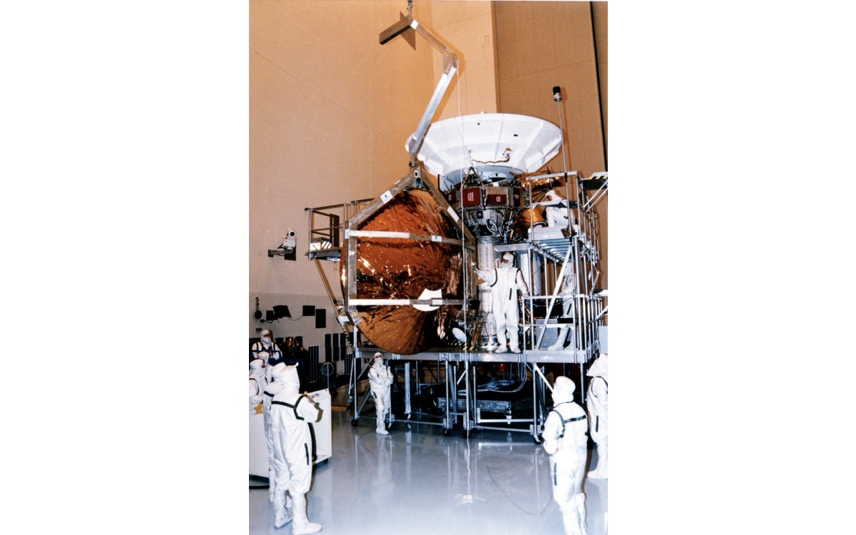 La-sonde-Huygens-integree-a-lorbiteur-Cassini.jpg