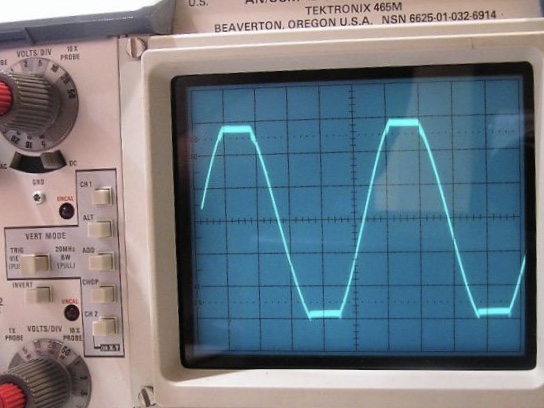 Clipping_1KHz_10V_DIV_clip_A_5ohms-1-.jpg
