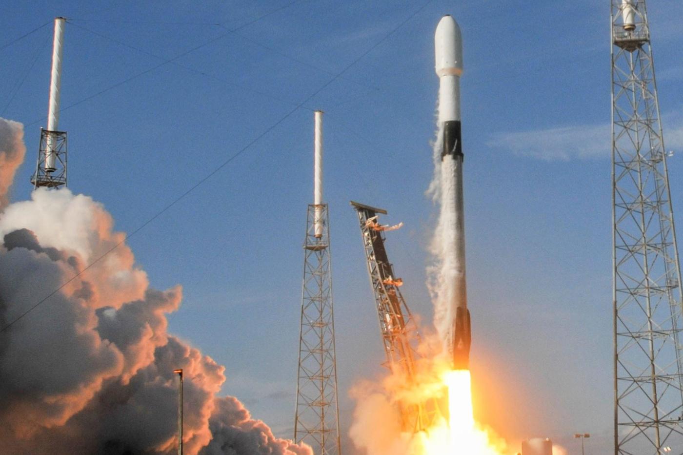 space-x-falcon-9.jpg