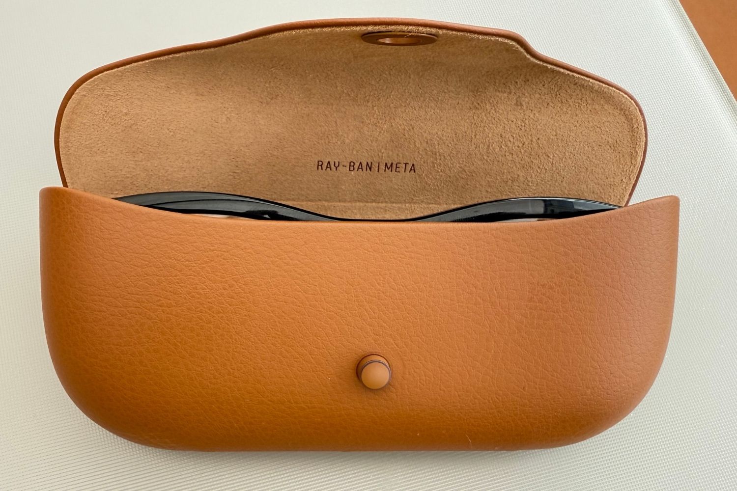 boitier-recharge-meta-ray-ban.jpg