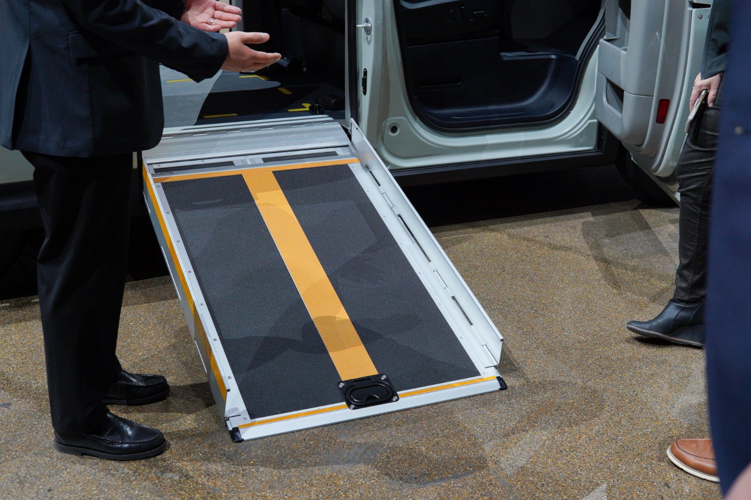 kia-pv5-wav-chaise-roulante.jpg