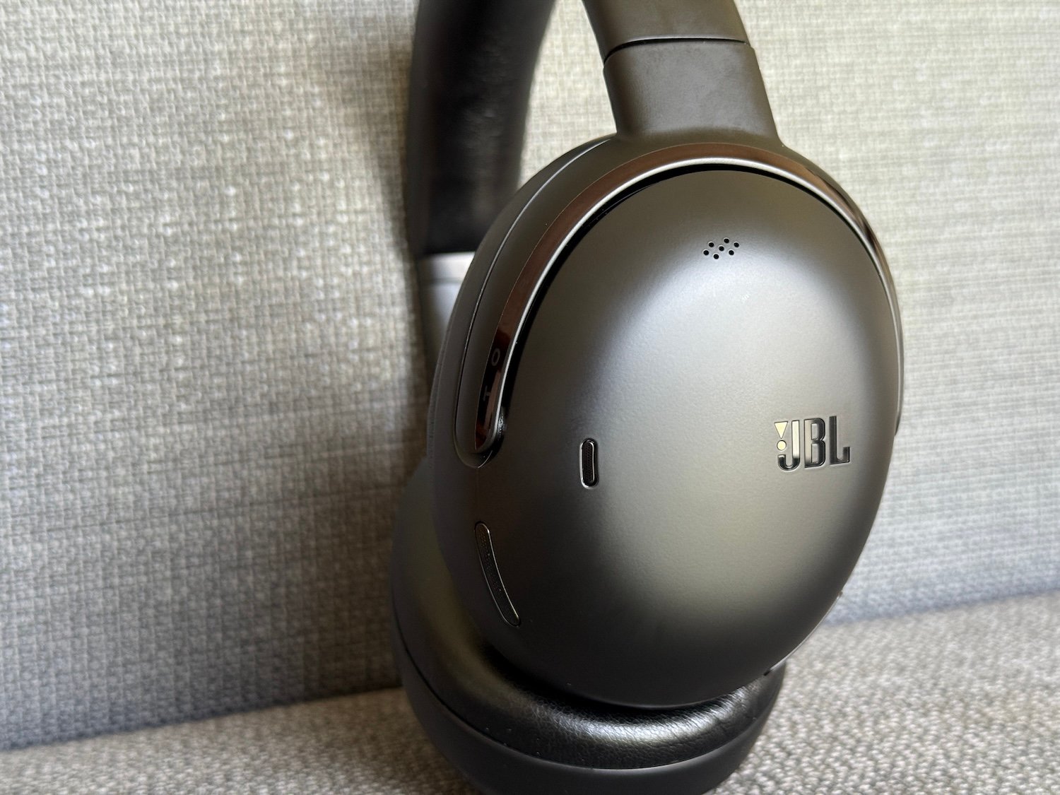 JBL-Tour-One-M3-22.jpg