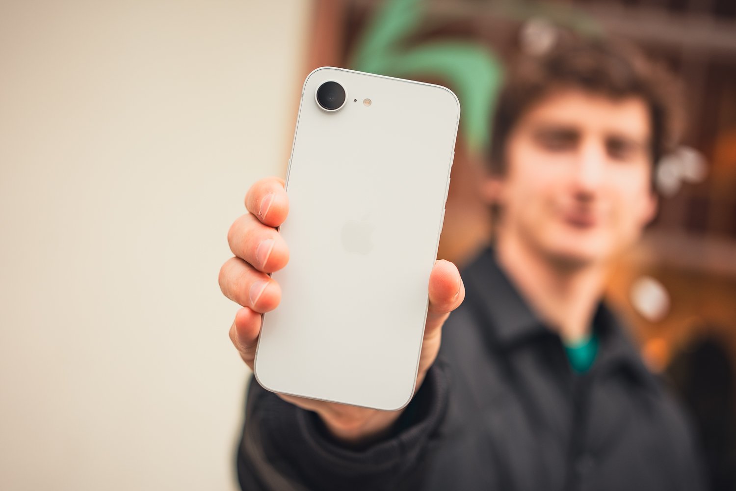 Test-Apple-iPhone-16e-design.jpg