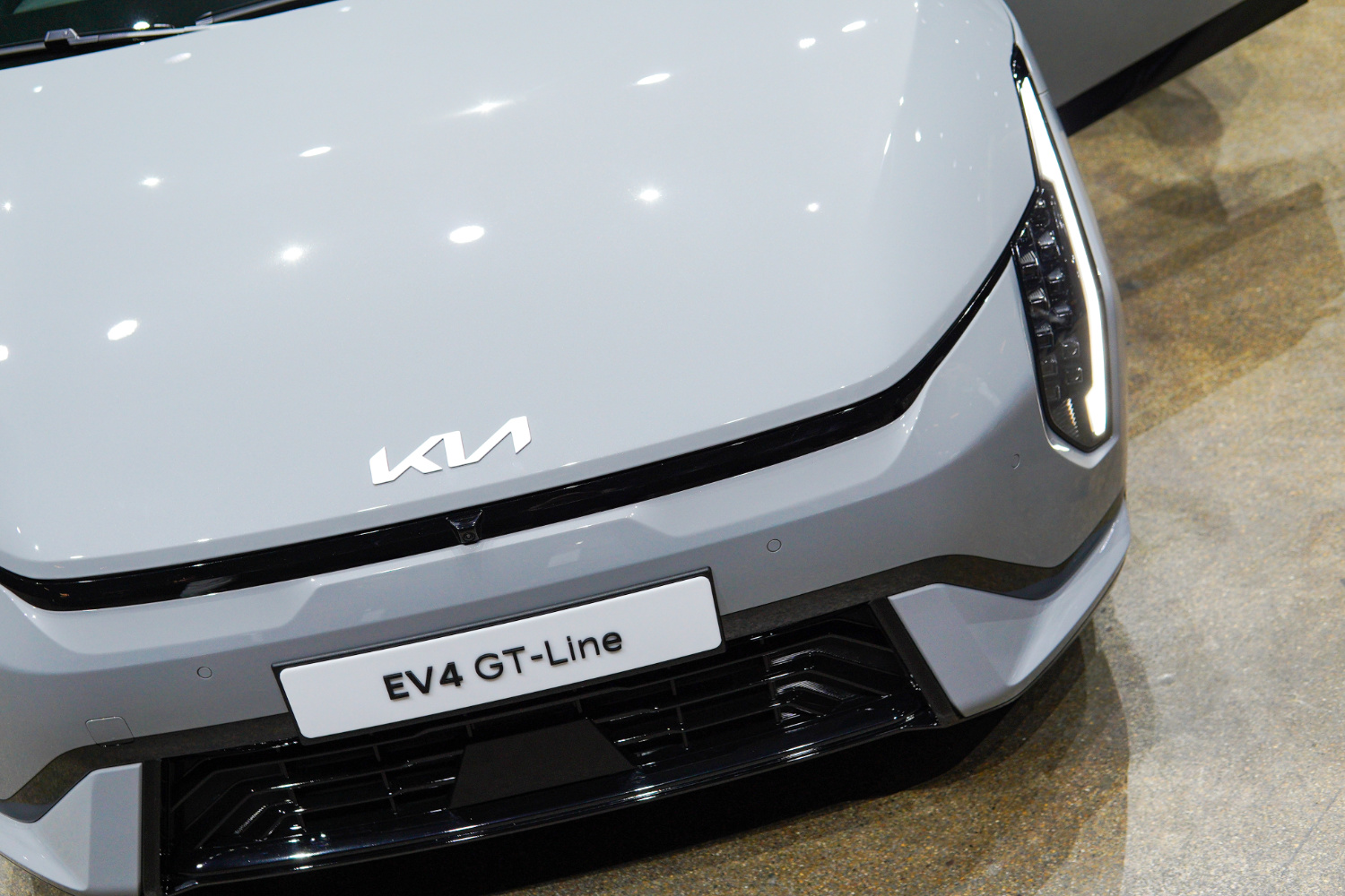 kia-ev4-face-avant.jpg