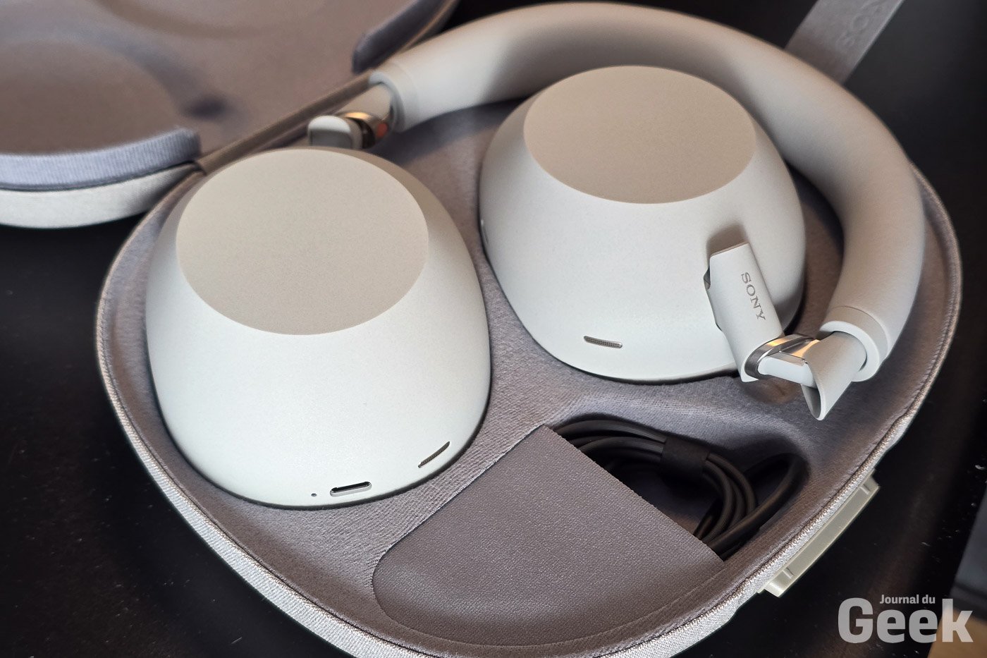 Sony-WH-1000X-M6-07.jpg
