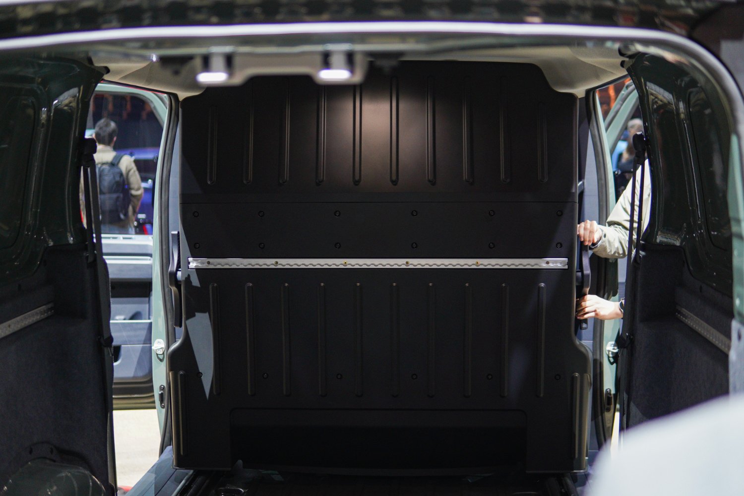 kia-pv5-chargement-cargo.jpg