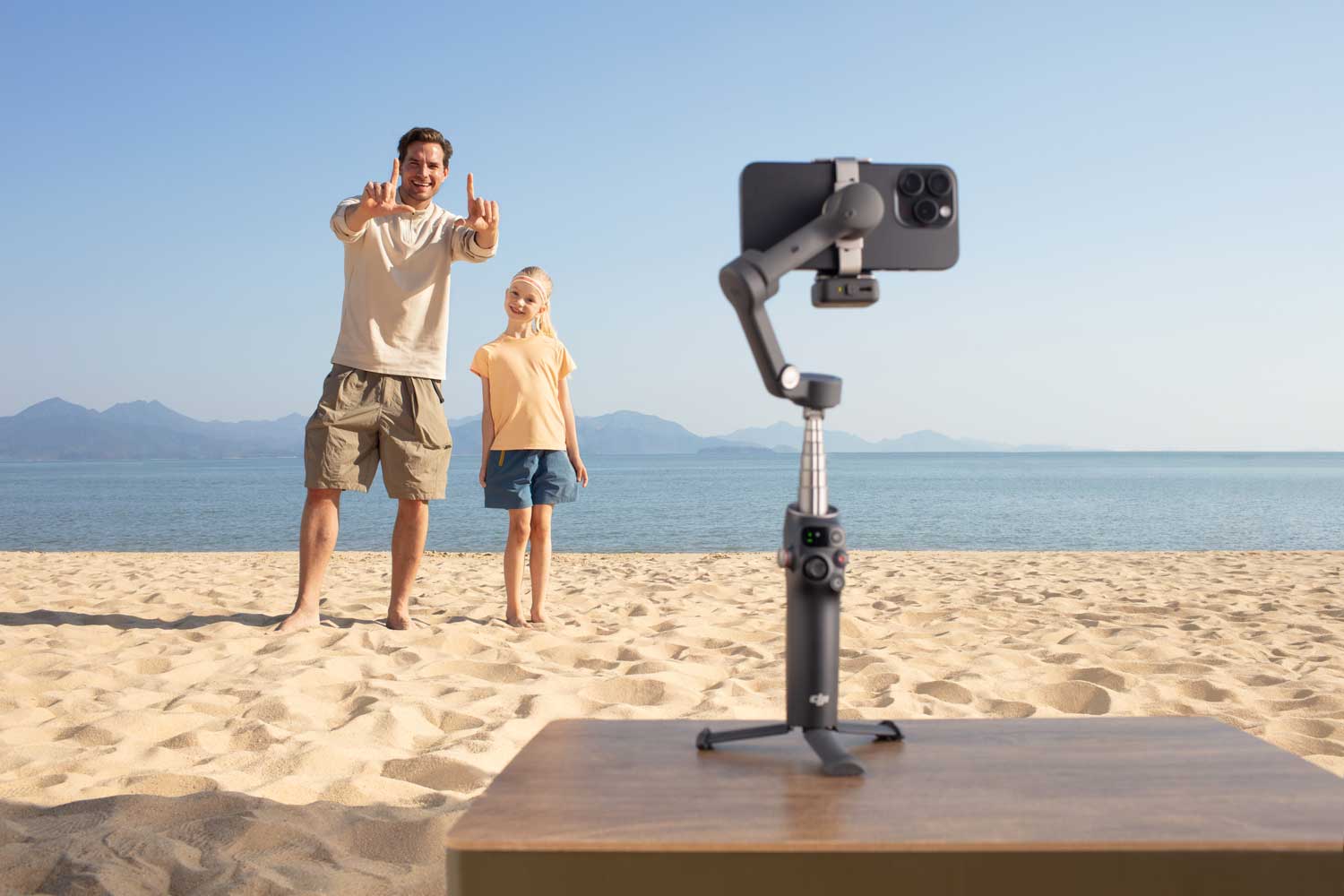 Osmo-mobile-7P-Composition-Gestures.jpg