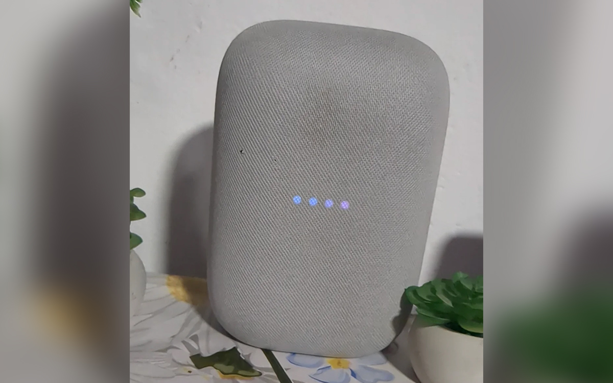 Google_Nest_lumieres_bleues_et_violettes.jpg