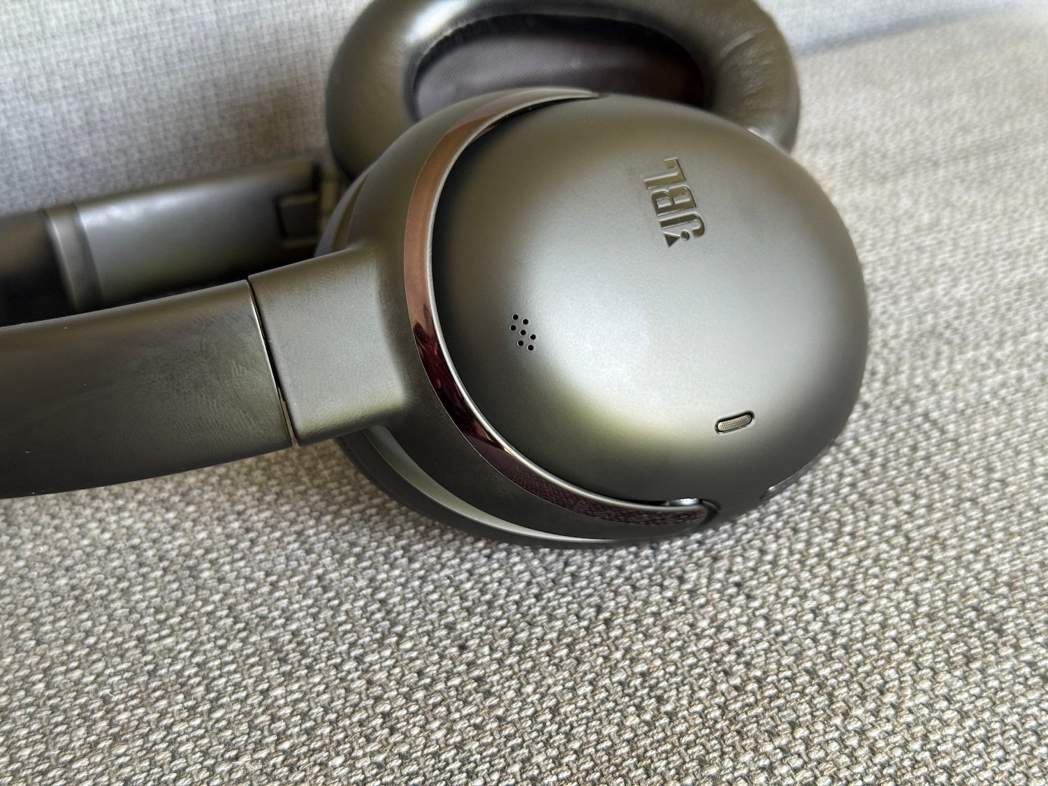 JBL-Tour-One-M3-19.jpg