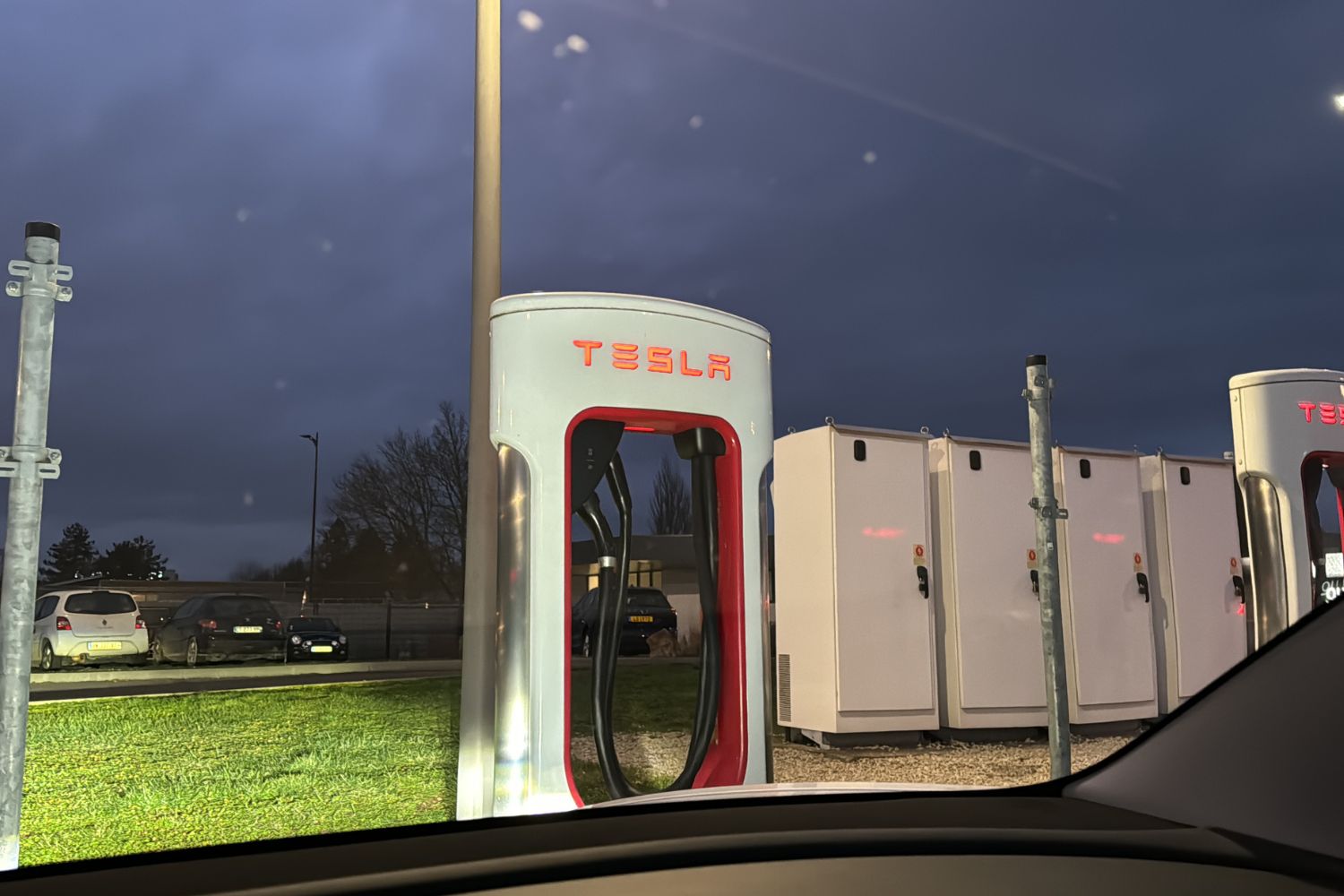 tesla-superchargeur.jpg