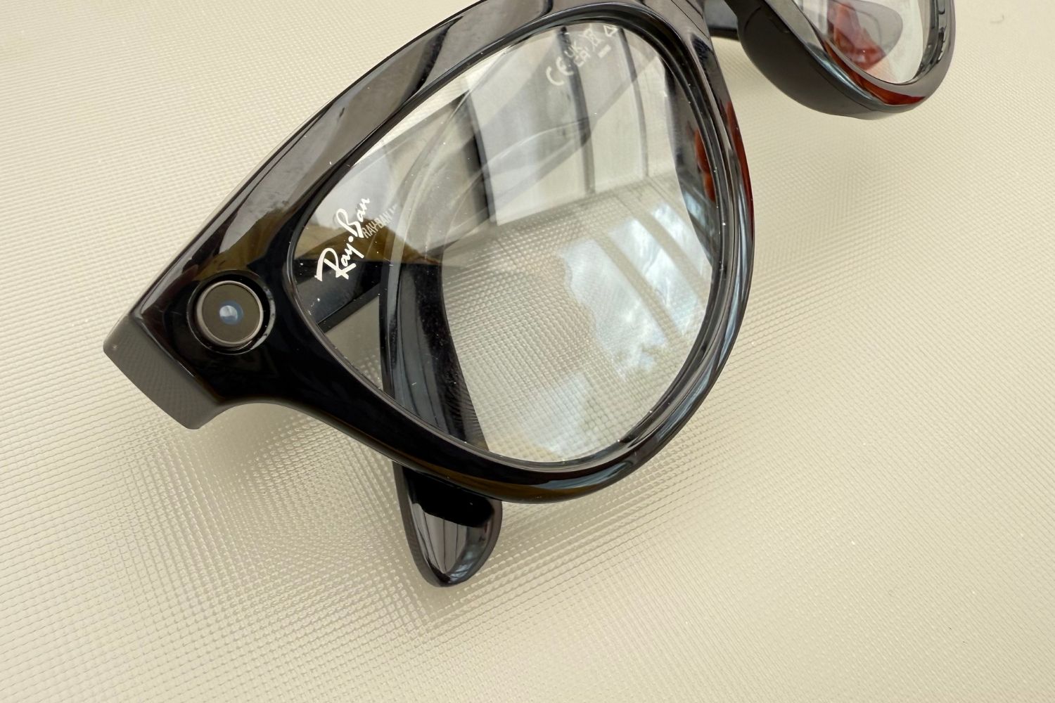 appareil-photo-ray-ban.jpg