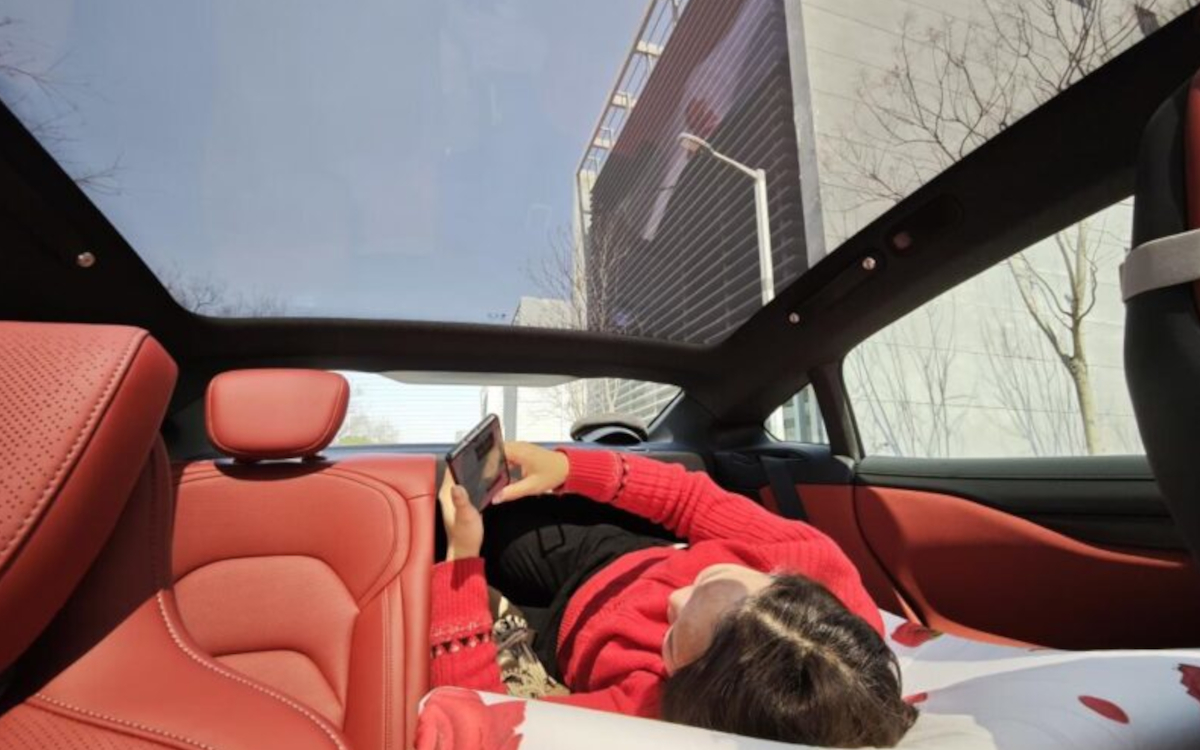 toit-xiaomi-yu7-interieur.jpg