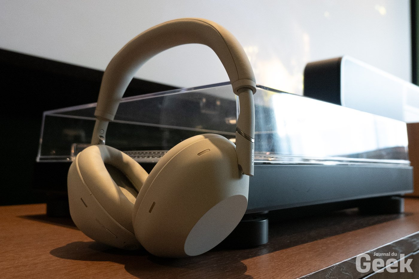 Sony-WH-1000X-M6-09.jpg