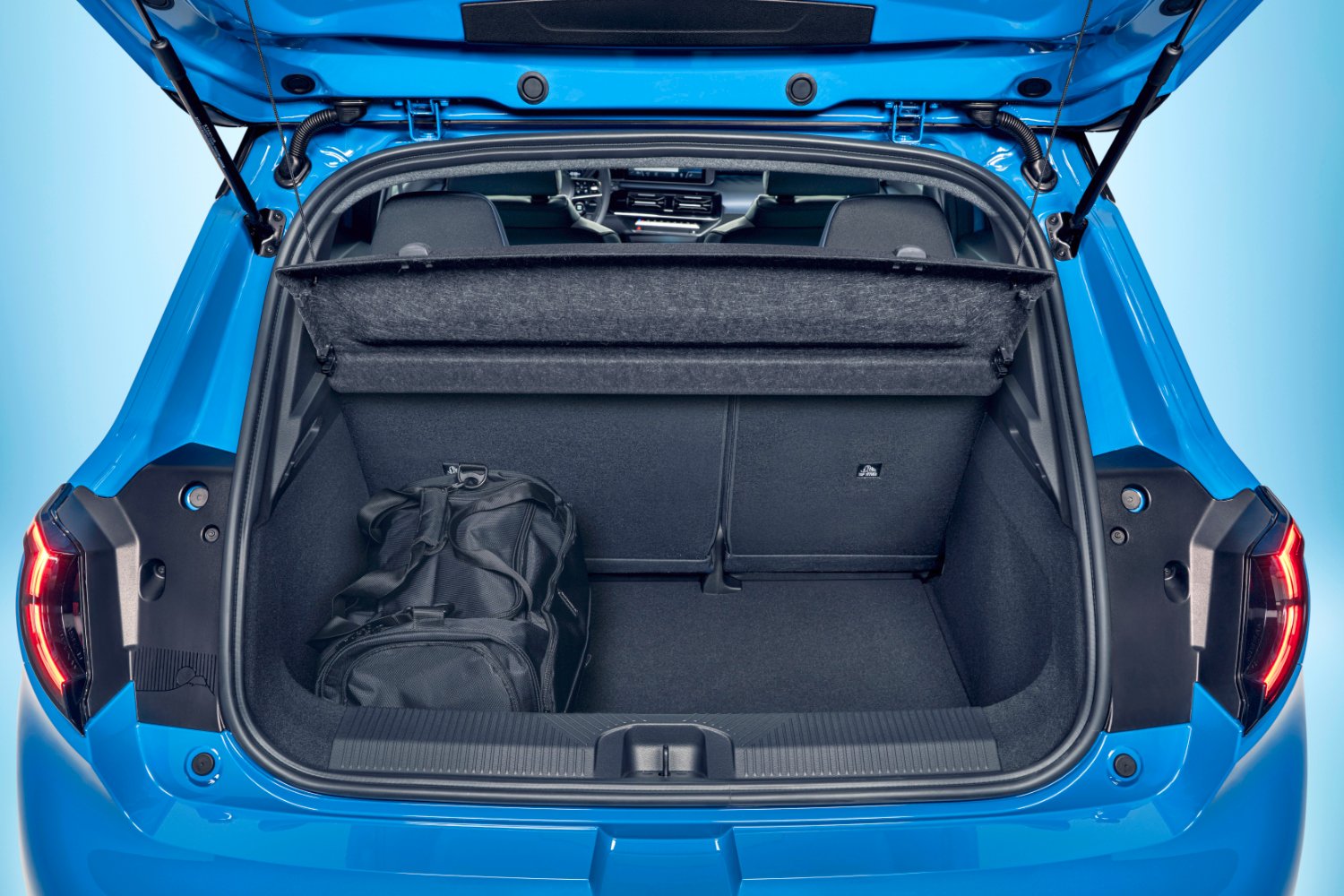 nissan-micra-electrique-2025-coffre.jpg