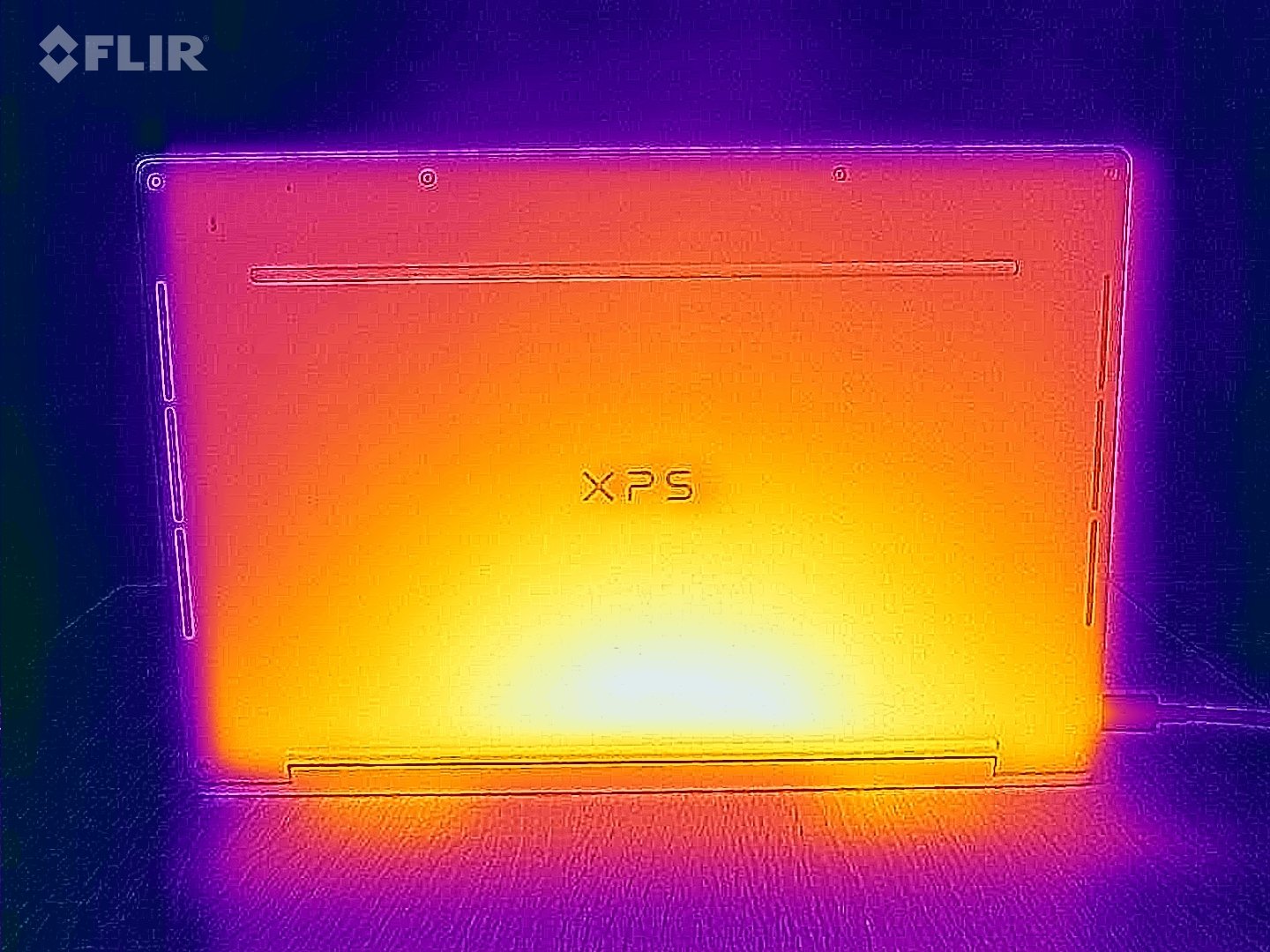 Dell-XPS-13-9345-Snapdragon-Test-trhermique-arriere.jpg