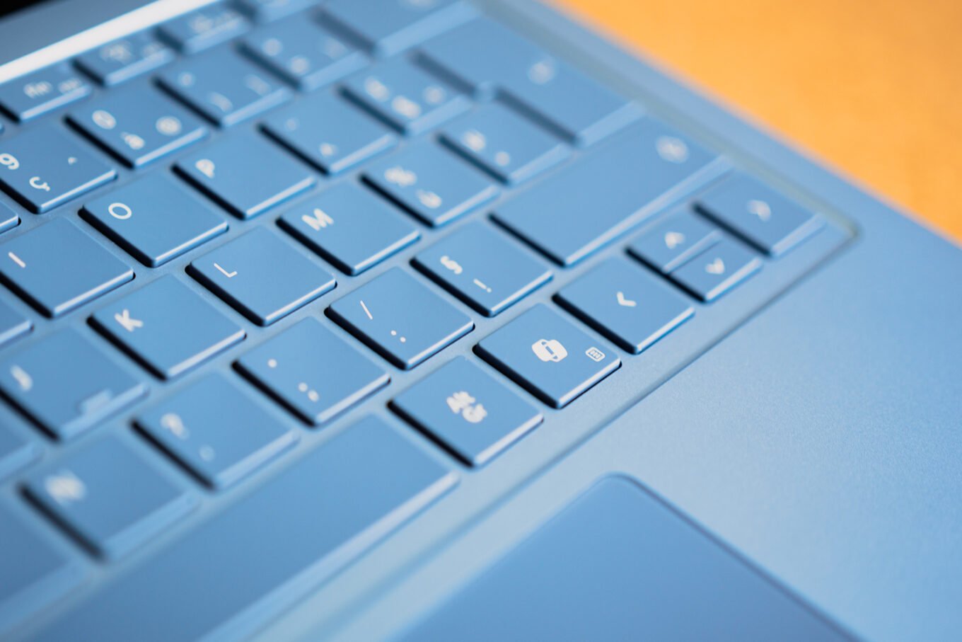 touche-copilot-microsoft-surface-laptop-7-1360x907.jpg