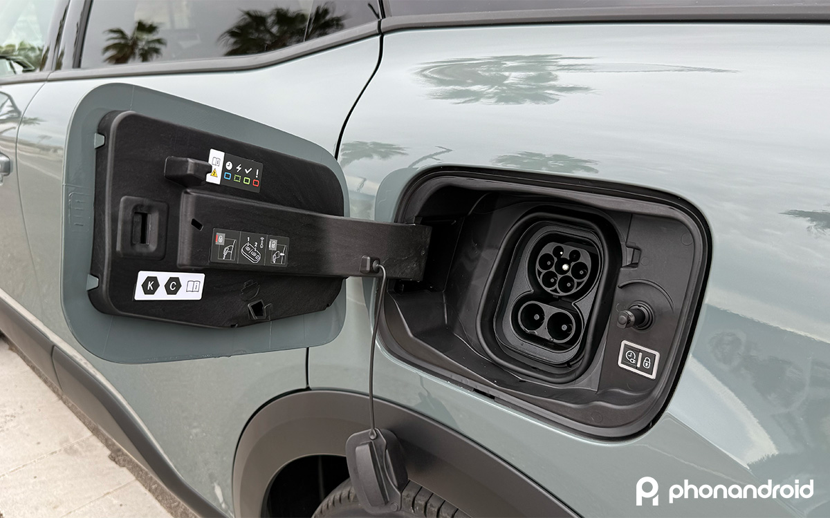 citroen-eC4-port-recharge.jpg