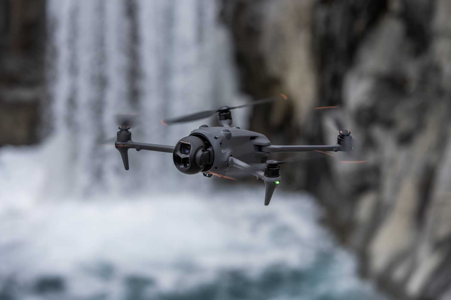 DJI-Mavic-4-Pro-Flight-attitude3.jpg