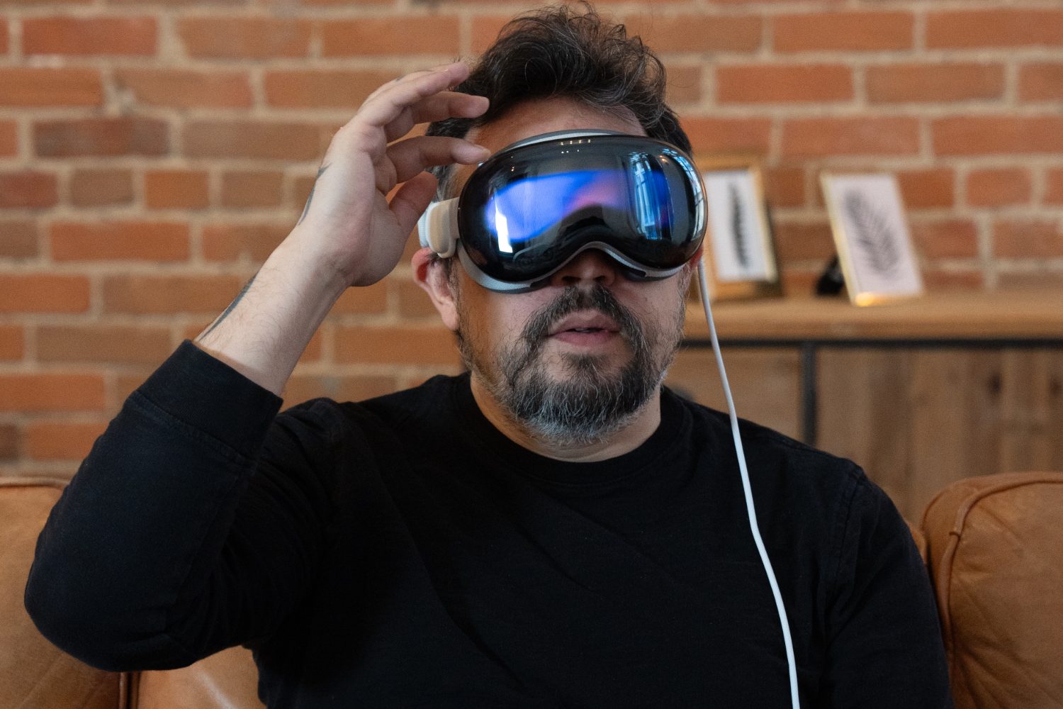 Apple-Vision-Pro-2.jpg