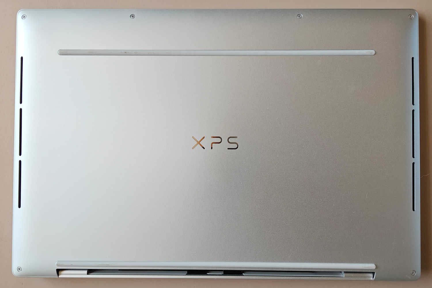 Dell-XPS-13-9345-Snapdragon-Test-arriere.jpg
