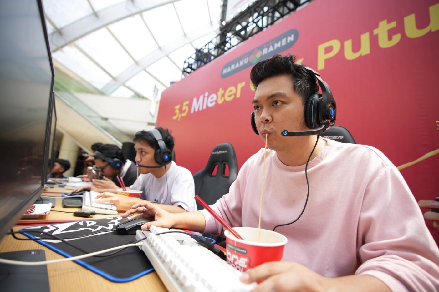 one-noodle-1403x935.jpg