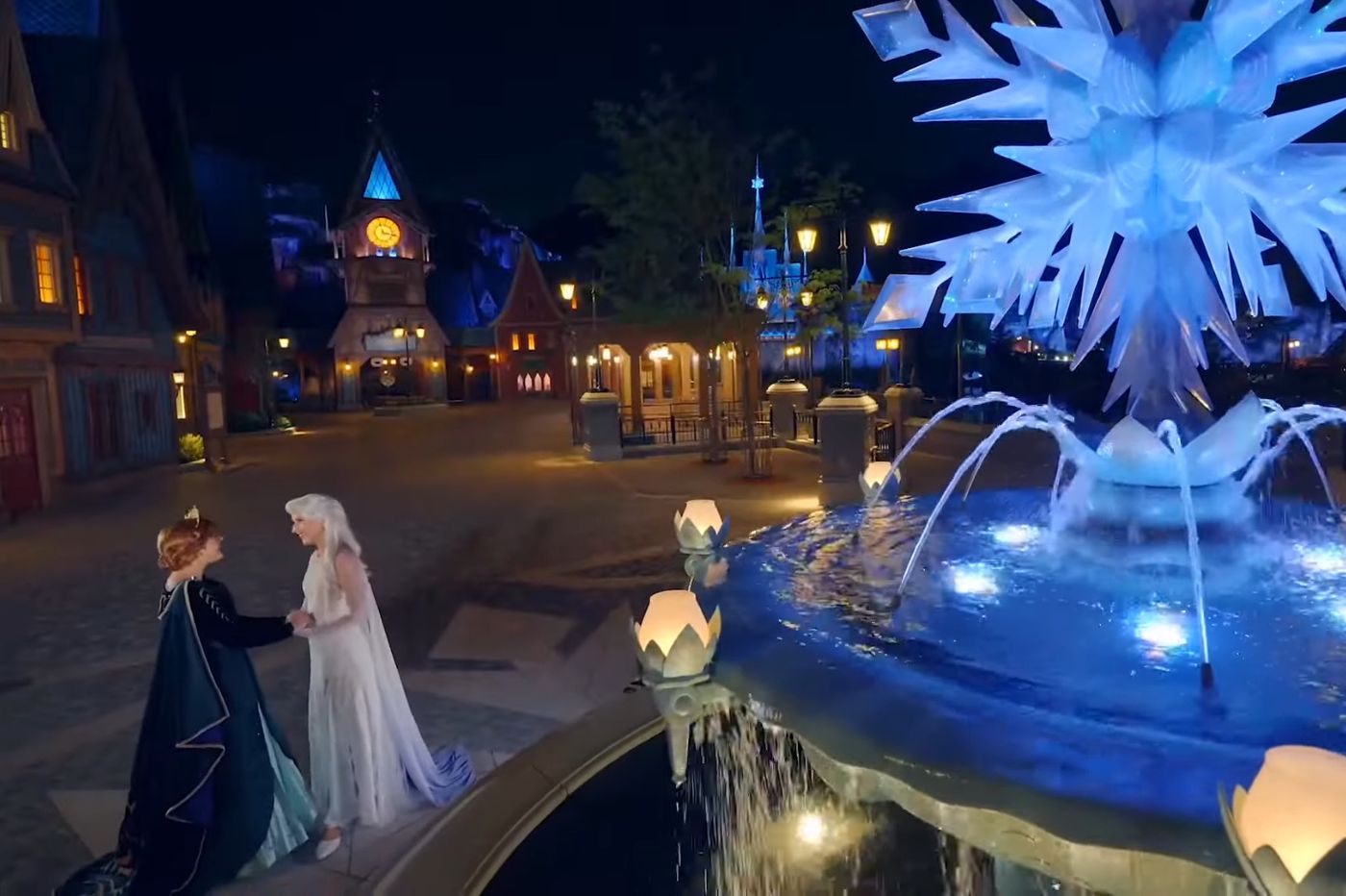 world-of-frozen-disneyland.jpg