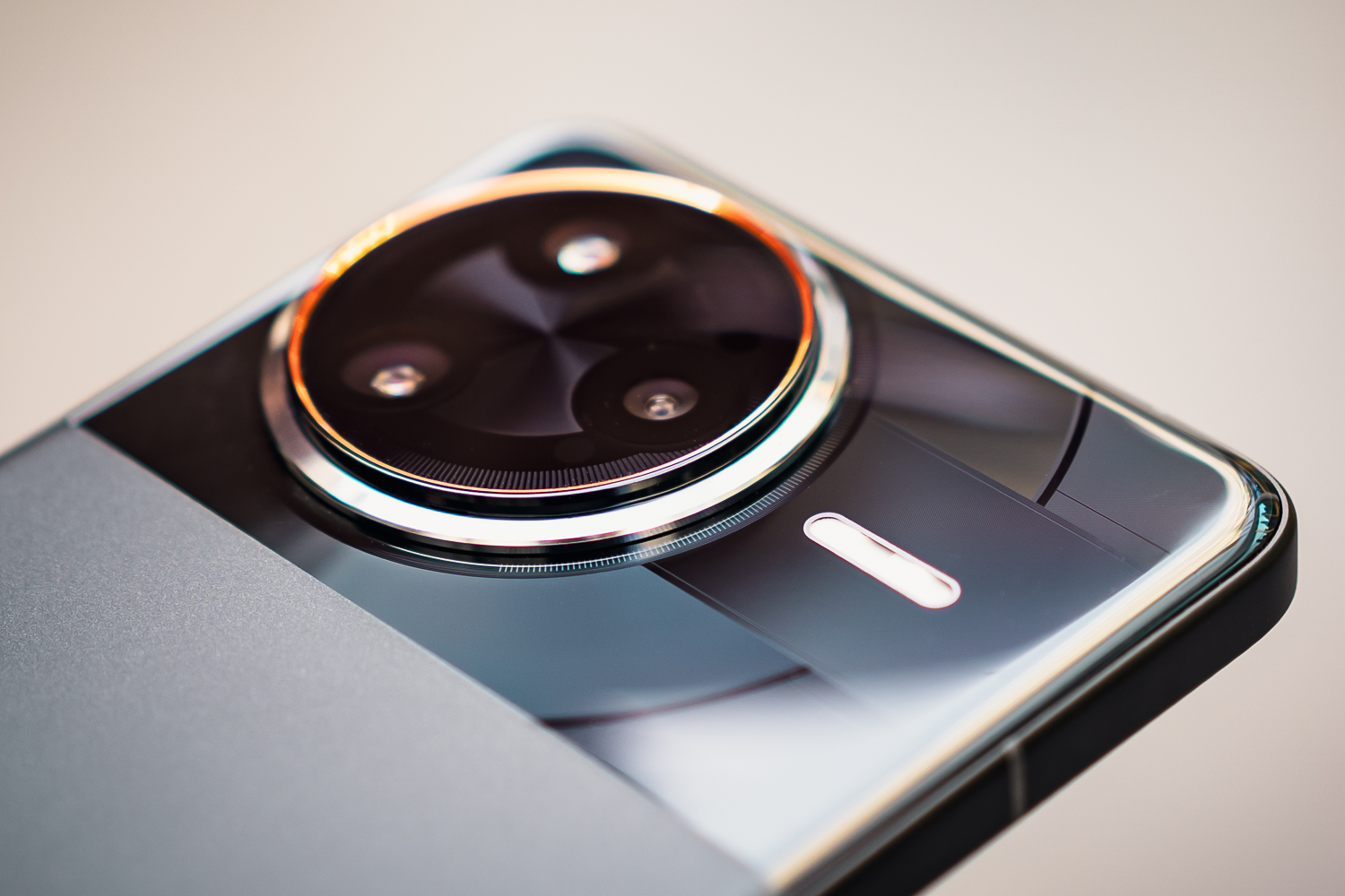 Xiaomi-Poco-F7-Ultra-glossy-1.jpg