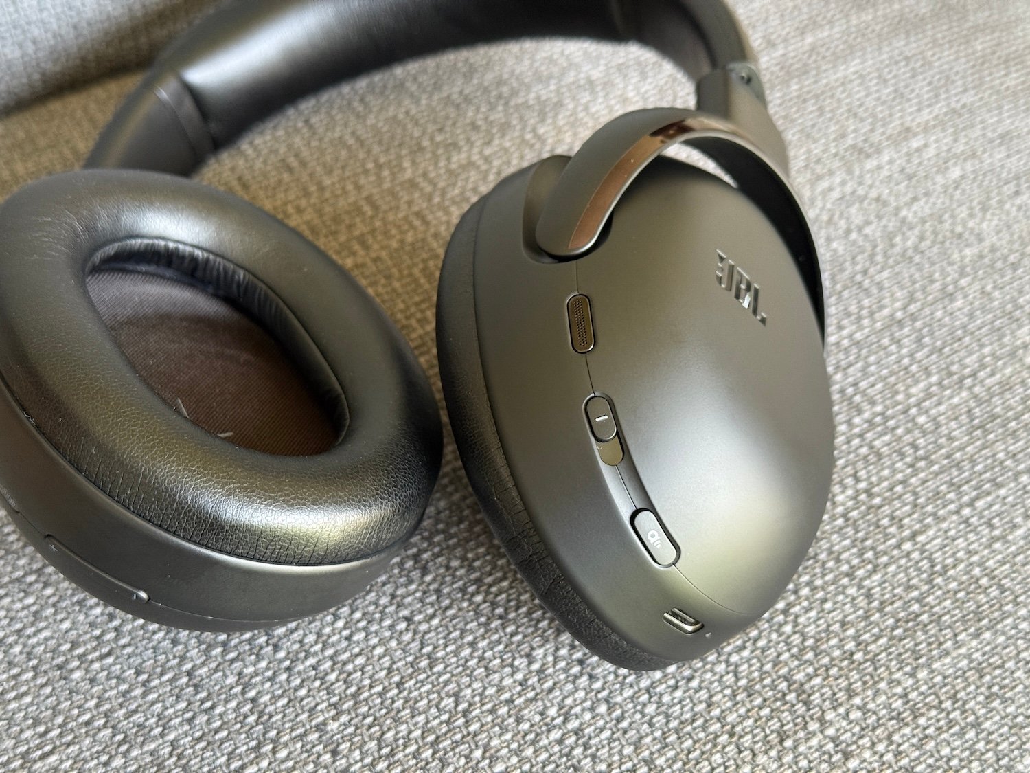 JBL-Tour-One-M3-16.jpg