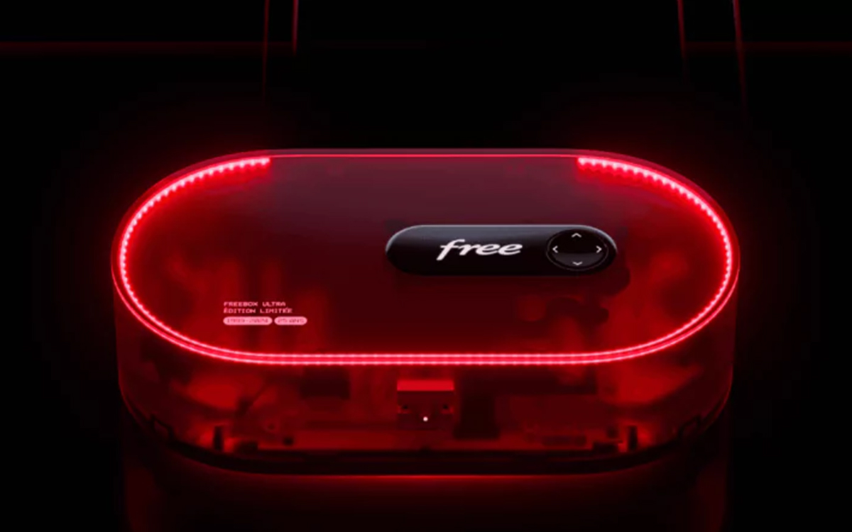 Freebox_Ultra_Rouge_2.jpg