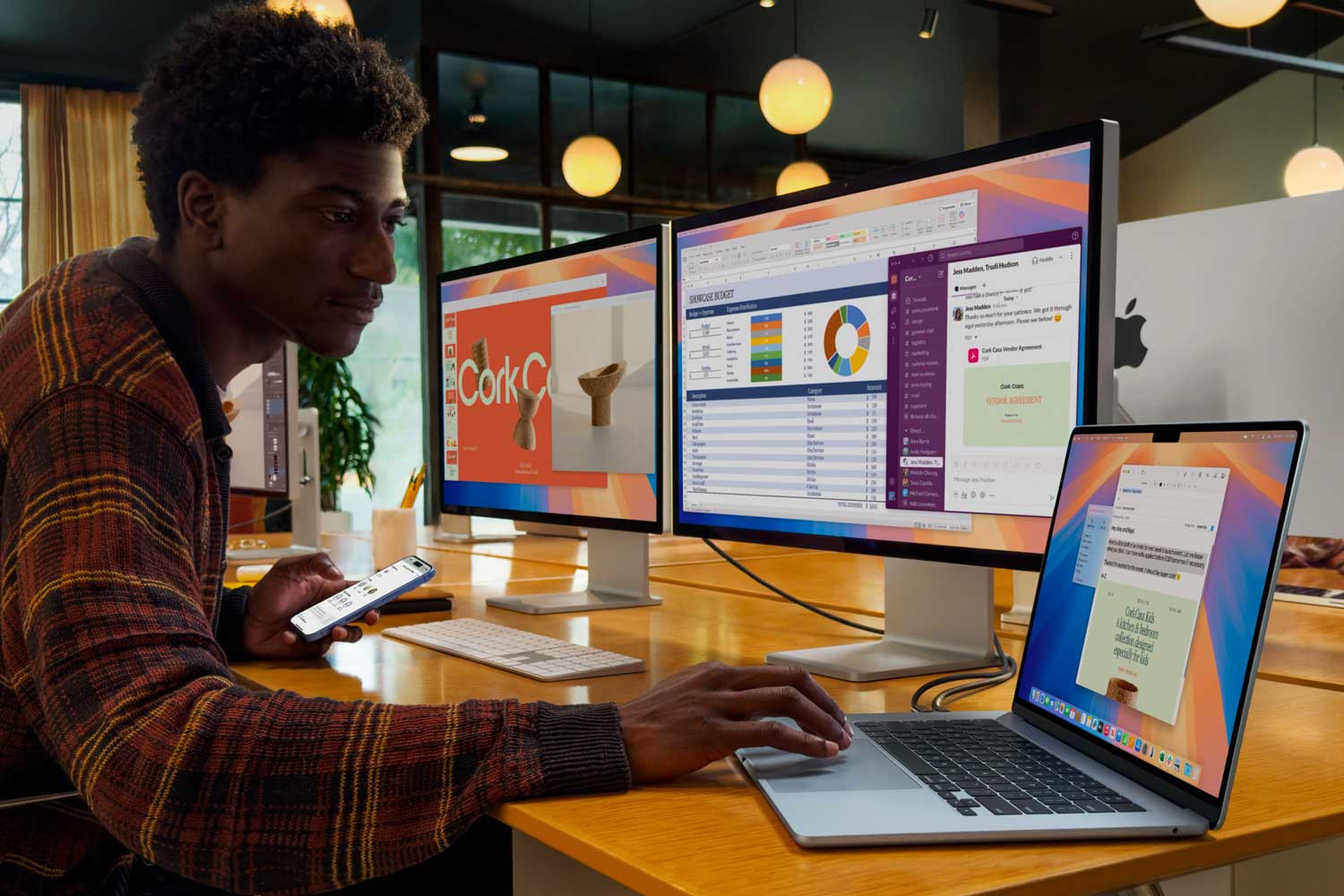 Apple-MacBook-Air-M4-multitasking-and-multidisplay.jpg